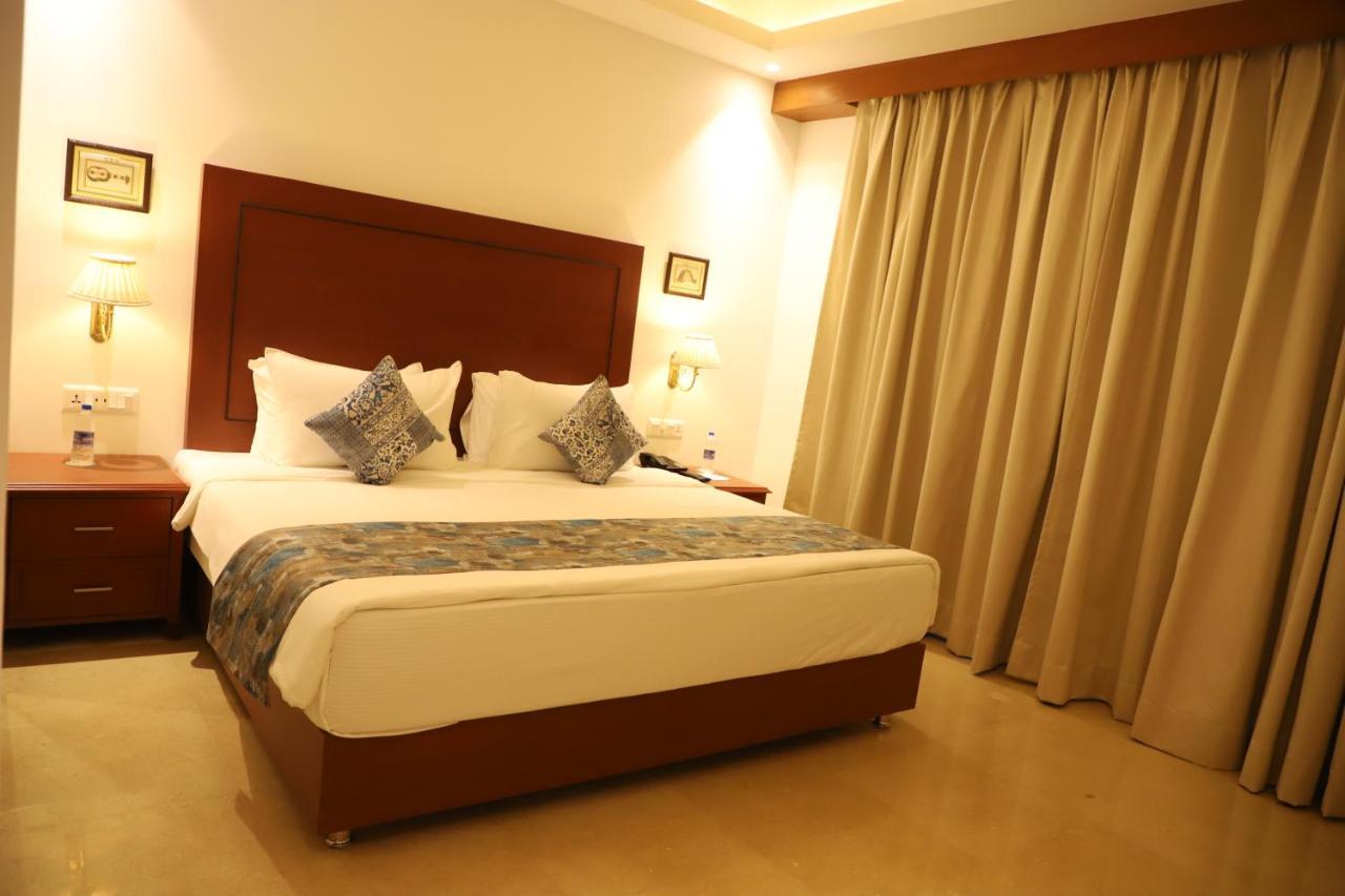 Hotel Chandela Khajuraho Exterior photo